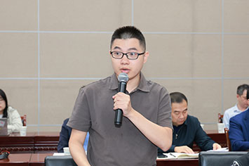 尊龙d88手机版十大新兴产业系列新闻发布会（第一场）：加快打造具有国际竞争力的新能源汽车产业集群